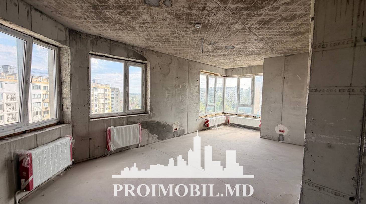https://images.proimobil.md/gT75P7gewS8K4vs7D4Ky0Kk38_oJNrUHDWdBfi8tE3Y/watermark:0.75:so:0:30:0.39/resize:fill:1460:816:1/gravity:ce/bG9jYWw6Ly8vZXN0YXRlL2xyLzgzMDYzMjM4LTQ1NzUtNGMxYS1hZDEwLTYzMTAwN2M5NjdkZi5qcGVn