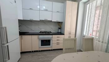https://images.proimobil.md/gYePot77lZgu8PKrVhiIQ6KUM187sDOsQt189RvHtS4/resize:fill:350:198:1/gravity:ce/bG9jYWw6Ly8vZXN0YXRlL2xyLzljNDhkNTI4LTBmODMtNDBlZS1hYTY2LWZhY2Y5M2M1OWMwMy5qcGVn