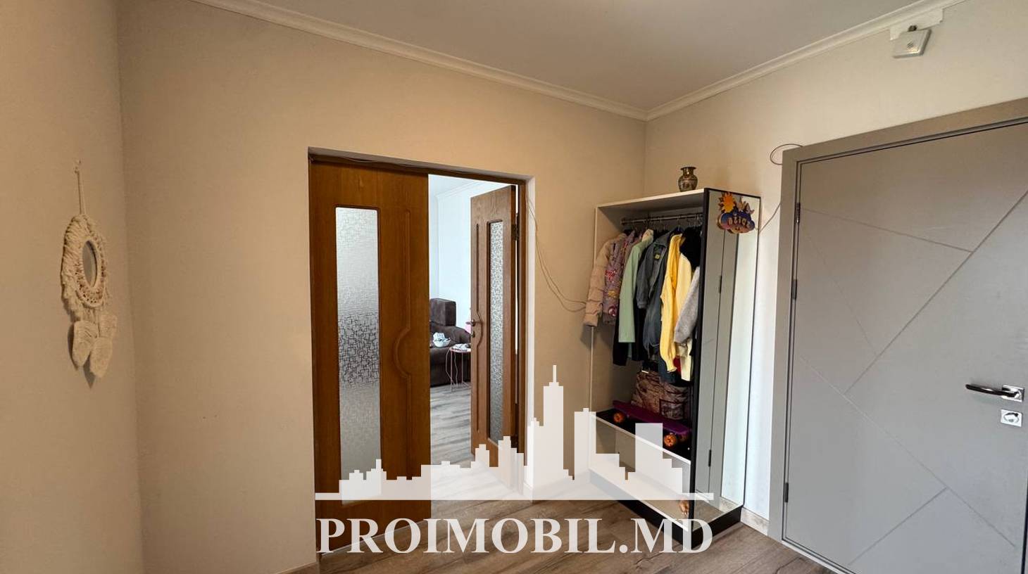 https://images.proimobil.md/ga8nXyC6EPqZsftQd9zFCwG-LAgsRyO0SP4iDvc8he8/watermark:0.75:so:0:30:0.39/resize:fill:1460:816:1/gravity:ce/bG9jYWw6Ly8vZXN0YXRlL2xyLzFjYzQyN2VlLTBjYmItNDc5Ny04ODRjLTJiYzliNDFlYjNhYS5qcGVn