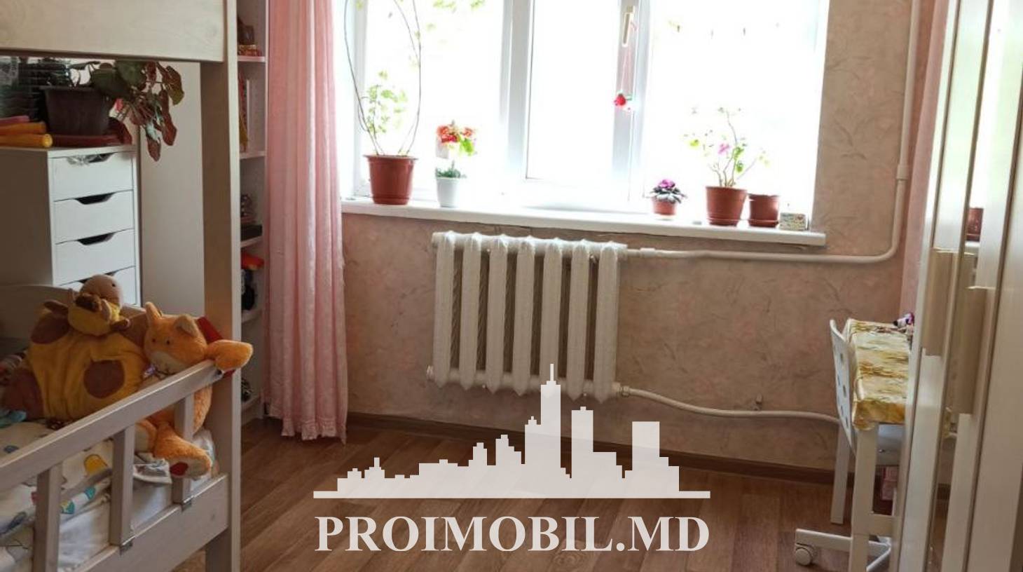https://images.proimobil.md/gaQAlQFEOewn1_TWjdOsp-XjIBzb6zmXSCwkzerLswY/watermark:0.75:so:0:30:0.39/resize:fill:1460:816:1/gravity:ce/bG9jYWw6Ly8vZXN0YXRlL2xyL2JmODEyMWVkLWZlOTctNDgwNC04ZGRkLTJhNzc5NjIzZjRmMi5qcGVn