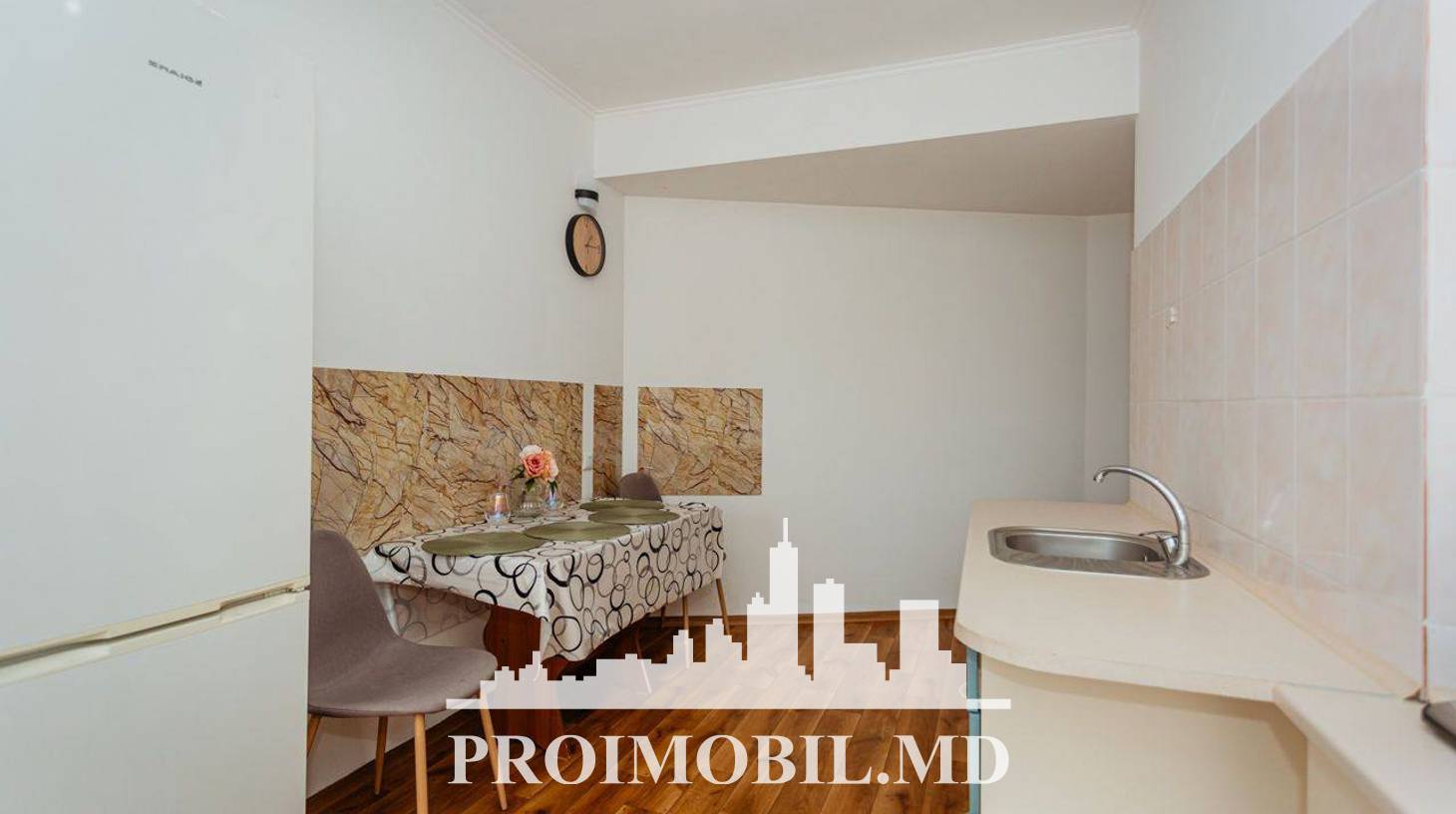 https://images.proimobil.md/gb1ijSPsoYQ4fgwaPZC3OFXwmcpPpeHdH11TJ23y0_Y/watermark:0.75:so:0:30:0.39/resize:fill:1460:816:1/gravity:ce/bG9jYWw6Ly8vZXN0YXRlL2xyLzgxNzA5M2JmLWFlZDMtNGIyZS04N2Y4LTlkYjliNDJiMjc3NC5qcGVn