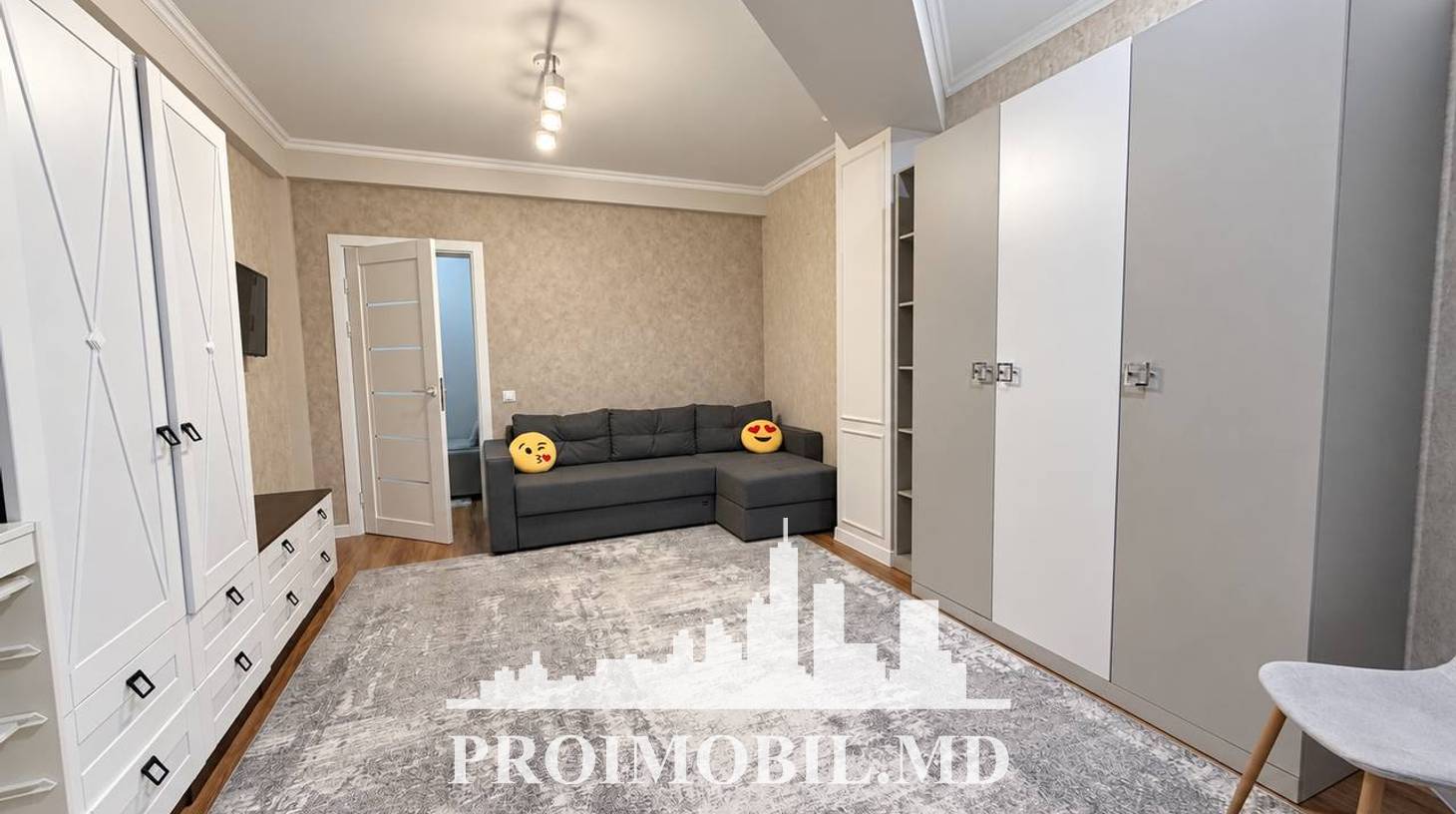 https://images.proimobil.md/gcK_D_N6UtSiKBxf9TbFM3QWR4xpHg4qFjg0cAs4HHI/watermark:0.75:so:0:30:0.39/resize:fill:1460:816:1/gravity:ce/bG9jYWw6Ly8vZXN0YXRlL2xyLzFkYTAxNjUxLWM0MjMtNGY1ZC1hMDVhLTE1MjgwYzY2MmFhNC5qcGVn
