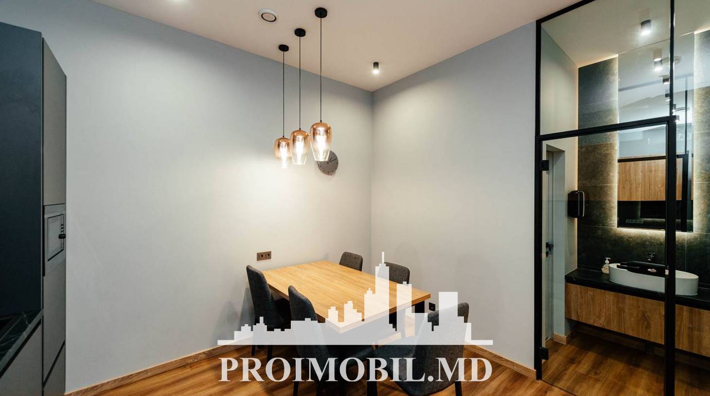 https://images.proimobil.md/gcuWjsWzODsvyGGS0gMiQV72LjMMOBlvJoX7r5HfF8g/watermark:0.75:so:0:30:0.39/resize:fill:1460:816:1/gravity:ce/bG9jYWw6Ly8vZXN0YXRlL2xyLzRjOTBlNTQyLTY0NmQtNGRhZi05NmRmLWFiMjAwM2ZlOGVlYy5qcGVn