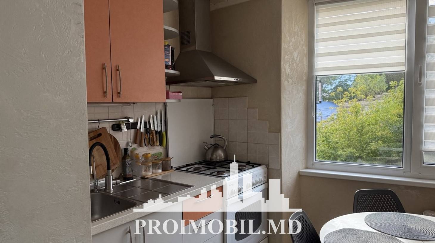 https://images.proimobil.md/gdHYSTSxQsR3oF1D8nIZgZc6r3tcnMgu0yYE0NsPDdE/watermark:0.75:so:0:30:0.39/resize:fill:1460:816:1/gravity:ce/bG9jYWw6Ly8vZXN0YXRlL2xyLzk1YmVkMGY5LWMyOTItNDk4Yy1iMTBkLWUwNjFhNzZiYTMyYy5qcGVn
