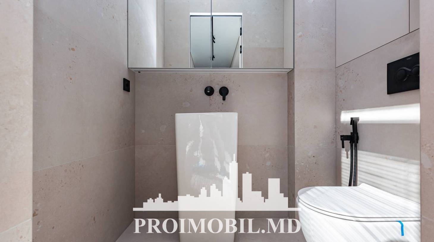 https://images.proimobil.md/ge3hYPfbwXAc2jUCew-yjue7El2l0FP9-9HqhddBids/watermark:0.75:so:0:30:0.39/resize:fill:1460:816:1/gravity:ce/bG9jYWw6Ly8vZXN0YXRlL2xyLzEyZGEzYzRkLWMwNmUtNGQ3My1hMjMxLTBjMDY0NDI1ZWE1Ny5qcGVn