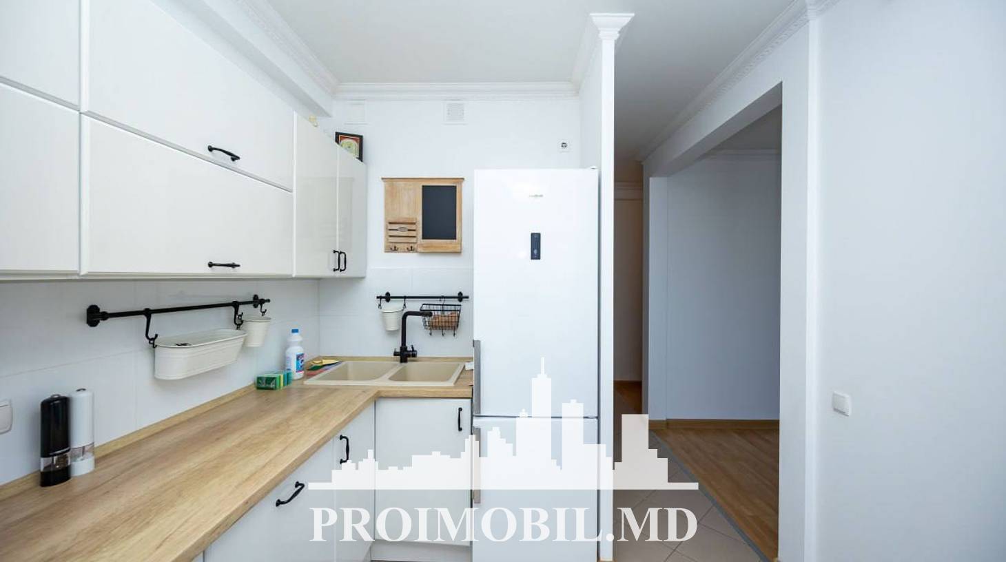 https://images.proimobil.md/geIXWrkLu2IZs86jFgdnX5sGrDDy80sHjyrPGtQqnN8/watermark:0.75:so:0:30:0.39/resize:fill:1460:816:1/gravity:ce/bG9jYWw6Ly8vZXN0YXRlL2xyLzVlYTk5YmIyLTgxMGMtNGZiNC1hYmVjLTBiZDFmYjAzZGQwNS5qcGVn