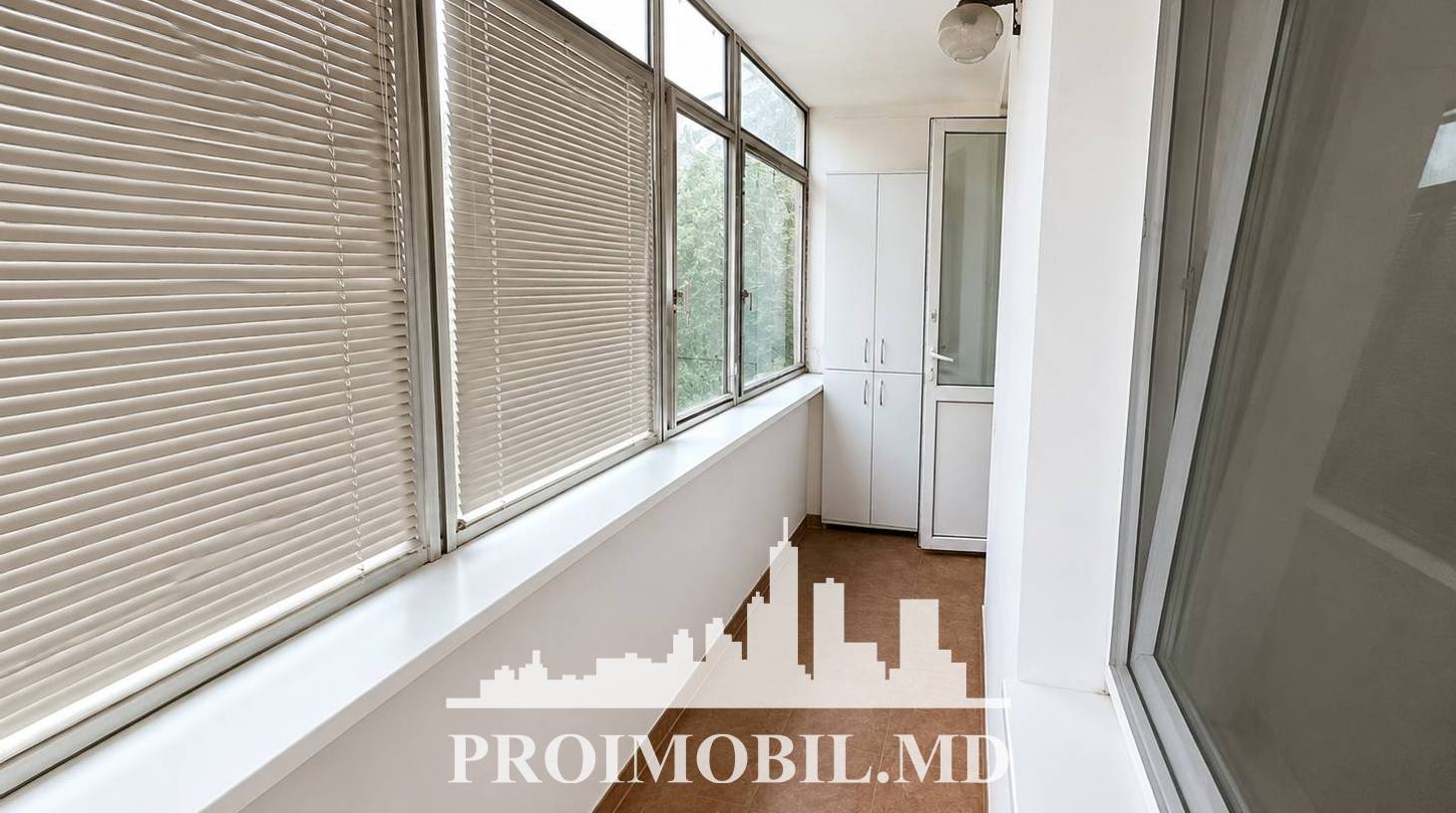 https://images.proimobil.md/gfxVL8_ZU4bVLgNTfy5uHuu0LdDkbYahpLQlU5F3UmQ/watermark:0.75:so:0:30:0.39/resize:fill:1460:816:1/gravity:ce/bG9jYWw6Ly8vZXN0YXRlL2xyLzQxYjY4ODAxLWExMWEtNDAzYi04MTBmLTkzOWMyY2M2YTkzYS5qcGVn