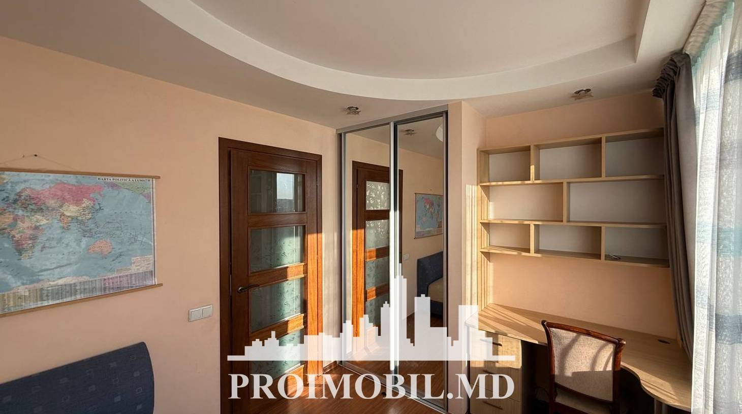 https://images.proimobil.md/ghYQm_AP5drT5LxvUIP89ojY2mhBZXG-PBT8G_0Q_xw/watermark:0.75:so:0:30:0.39/resize:fill:1460:816:1/gravity:ce/bG9jYWw6Ly8vZXN0YXRlL2xyL2IwMjdlZTI3LTQyNDctNDExMy05MmZiLWMxNTlhYTgxZWYwMi5qcGVn