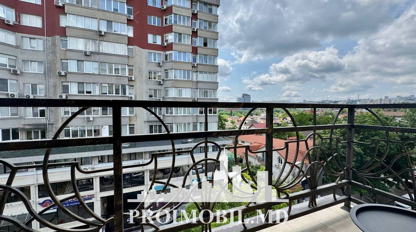 https://images.proimobil.md/gkUdWDQZRn6SlM9q1IDhIRZU0ZKWD7qPHaZrpGn5gAQ/watermark:0.75:so:0:30:0.39/resize:fill:1460:816:1/gravity:ce/bG9jYWw6Ly8vZXN0YXRlL2xyLzZkNzA0YzJkLWZhODgtNGZlOC1iZjc3LWUwMGY4NzU4MDIxYy5qcGVn