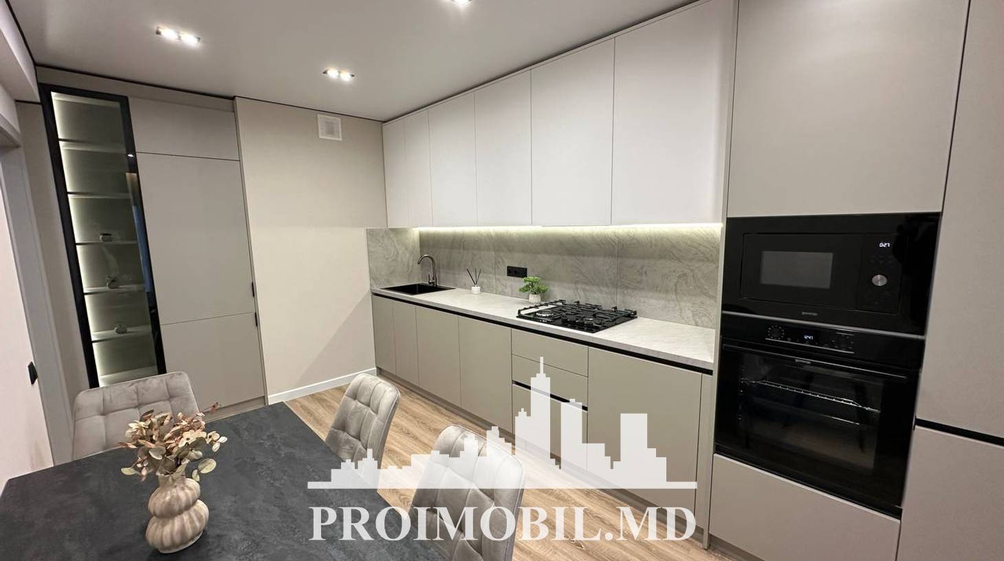 https://images.proimobil.md/gm4HI5DWLZ53uRFJbeV9EpLpLwkQ0u8OcE_gbmLEhG4/watermark:0.75:so:0:30:0.39/resize:fill:1460:816:1/gravity:ce/bG9jYWw6Ly8vZXN0YXRlL2xyLzc1Y2I3ZmY4LWJkMDktNDZmMS04ZWJhLTFlZmJkNDcwNmExNy5qcGVn
