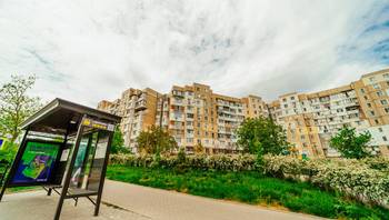 https://images.proimobil.md/gmD7unSSR7q12sYyroJEvNYKCESoOOg1j2iHQaVsnBA/resize:fill:350:198:1/gravity:ce/bG9jYWw6Ly8vZXN0YXRlL2xyLzUyNWEwNTIxLWQ3NjAtNGEyYS05MGYxLTg5NzJmNGRkNjQzNy5qcGVn