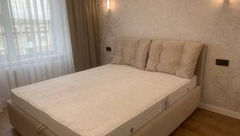 https://images.proimobil.md/gneuvoHUR1i7iGdaO4uCodiY29zLQZ2xJTvkdt2gekI/resize:fill:350:198:1/gravity:ce/bG9jYWw6Ly8vZXN0YXRlL2xyLzI5NmNlNTQyLTNkYjAtNGY1ZS1hYzZmLTcxYzEwNWNlMjcxZC5qcGVn