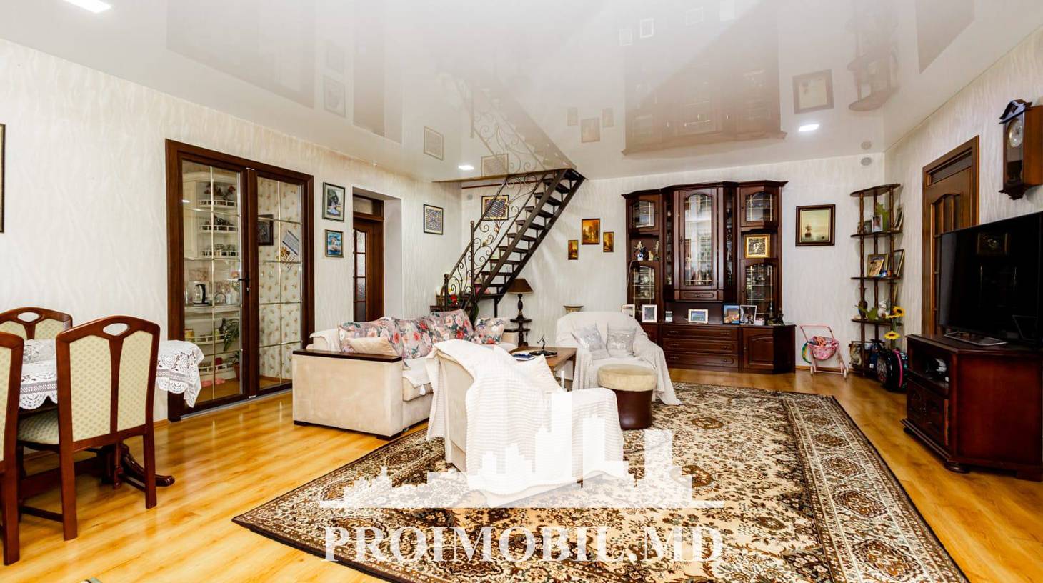 https://images.proimobil.md/gpr29m5OhC8uQ54Xfnxbpd9BCa6pw1YYwNN5VvdJfNk/watermark:0.75:so:0:30:0.39/resize:fill:1460:816:1/gravity:ce/bG9jYWw6Ly8vZXN0YXRlL2xyLzkwM2IxOWYxLTcxODEtNGQ0NS04NTFhLWFlZjE0NzQ4ZGFjOS5qcGVn