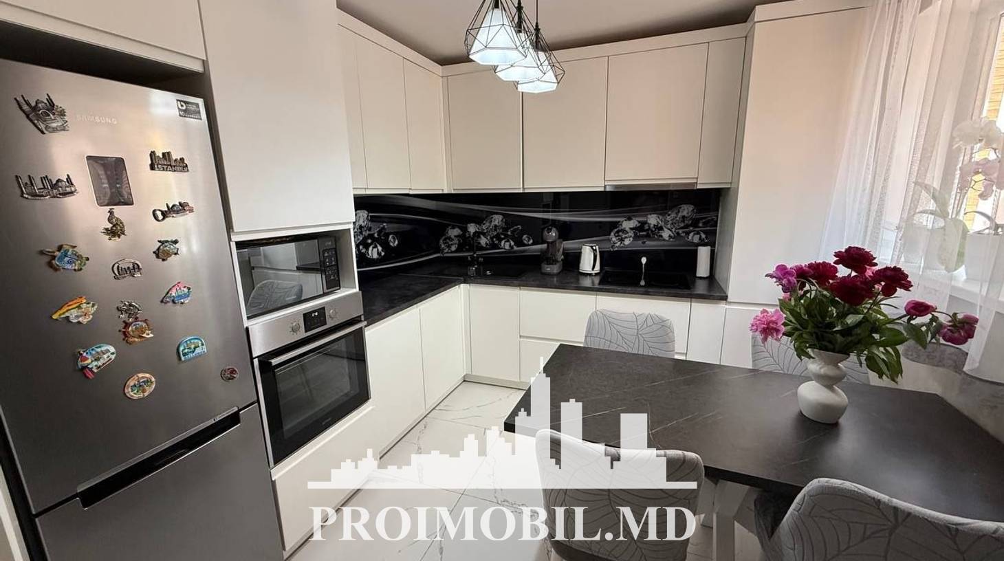 https://images.proimobil.md/grBVbCIYkMRVzCDSrVpKJo6X4EKftefZ_G0M1uIv4dw/watermark:0.75:so:0:30:0.39/resize:fill:1460:816:1/gravity:ce/bG9jYWw6Ly8vZXN0YXRlL2xyL2UyNGYxYTg5LWI4OTYtNDQ0Ny05NTQzLThjNGJjMGQ5MDViNS5qcGVn