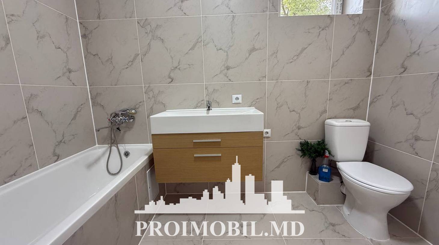 https://images.proimobil.md/gvfbs5uhg5Jt0lnqjDBHVbf8ifiuE5GcPgBT1VySgng/watermark:0.75:so:0:30:0.39/resize:fill:1460:816:1/gravity:ce/bG9jYWw6Ly8vZXN0YXRlL2xyLzIwYzdiMWU4LTUxNTAtNDFmMC04ZDQ4LTFkZDEzNTg4ZThiZC5qcGVn