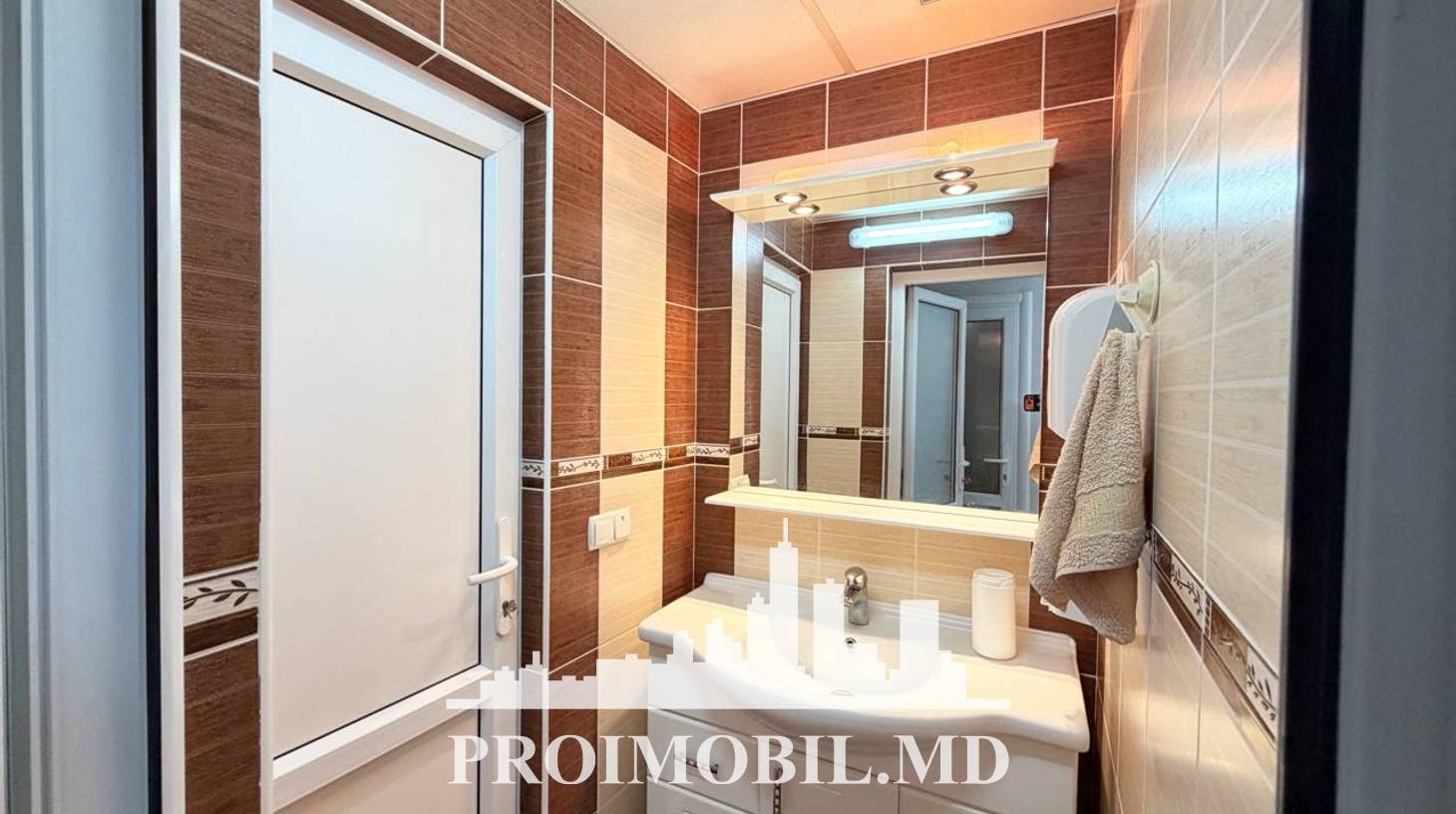 https://images.proimobil.md/gy6epNvG2VyYBc-8SGMyy4s3ihWUxPi75AGTmCJo3ws/watermark:0.75:so:0:30:0.39/resize:fill:1460:816:1/gravity:ce/bG9jYWw6Ly8vZXN0YXRlL2xyL2JjNTE3ZmRiLWEwYTUtNGFkMi05MjU1LTlhYTI4NTc5MTNmZC5qcGVn