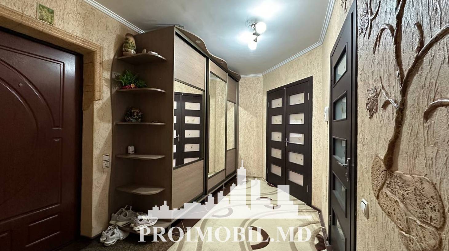 https://images.proimobil.md/h-YJysPsRJIQo_h5_U82W7SLJeKlFqAw6BGRLqbI6bA/watermark:0.75:so:0:30:0.39/resize:fill:1460:816:1/gravity:ce/bG9jYWw6Ly8vZXN0YXRlL2xyL2E2MTBhZDkzLTY4NzctNDAxYS1iMzhhLTA5OTEyNmQ5M2E4MS5qcGVn
