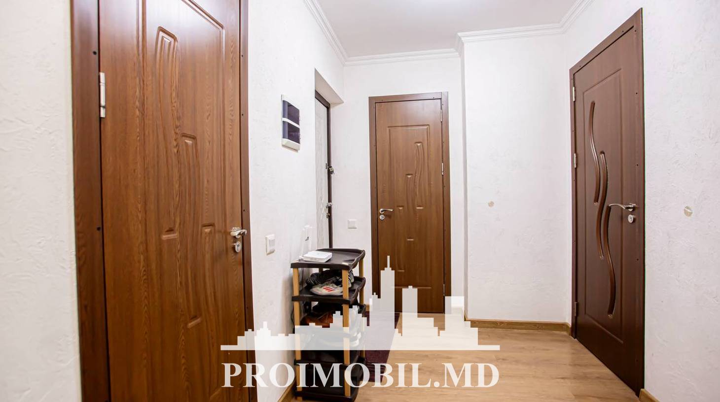 https://images.proimobil.md/h0uznOq3JMNmWD-Br9afOOeTURUiXOptUIfo574WrNU/watermark:0.75:so:0:30:0.39/resize:fill:1460:816:1/gravity:ce/bG9jYWw6Ly8vZXN0YXRlL2xyLzI0OWZlNDNjLWVkYzEtNDczMC1hN2E4LWI2OWM5NThkMWM5MS5qcGVn