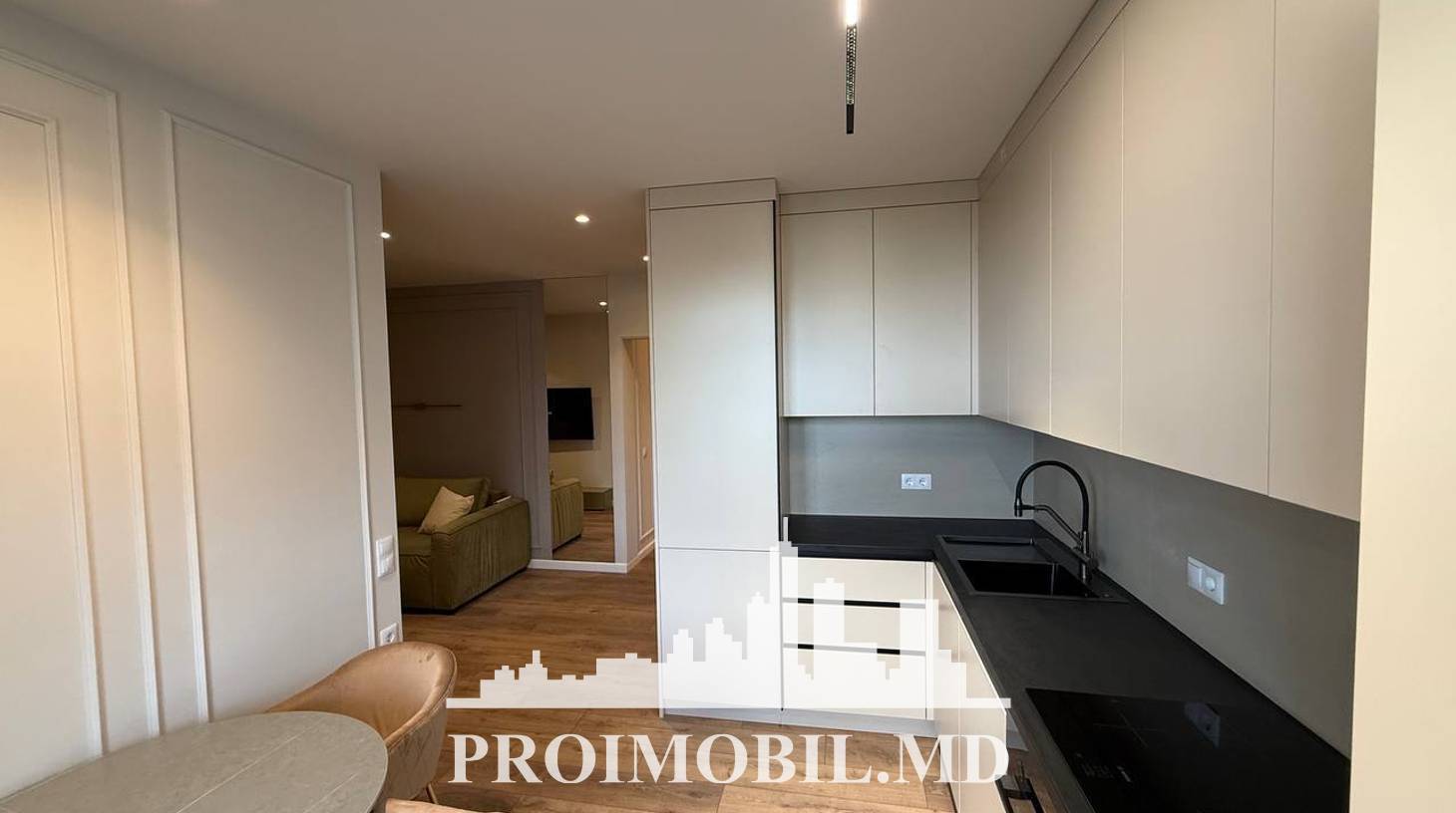https://images.proimobil.md/h4c7SLv4xLYmpew0VNHHTFDbsLBmw2XgjI8Z56VJI04/watermark:0.75:so:0:30:0.39/resize:fill:1460:816:1/gravity:ce/bG9jYWw6Ly8vZXN0YXRlL2xyL2JjMjlmZDRjLWU1MTktNDBiNy1iN2VlLWI3OWQ2MzZiNDZiZS5qcGVn