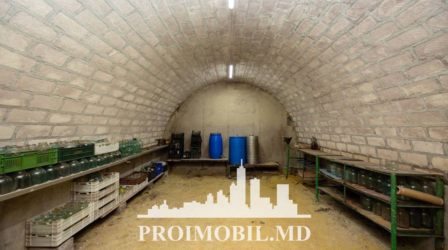 https://images.proimobil.md/h6Aq4nS_LlGO9DvI5OkjeiT_pkjhBTV6DRTozMOA2hA/watermark:0.75:so:0:30:0.39/resize:fill:1460:816:1/gravity:ce/bG9jYWw6Ly8vZXN0YXRlL2xyLzY1ZjhkNGU4LTk3ZmYtNDlhZC1hY2E1LTk2MTYwOGQwM2JkZi5qcGVn