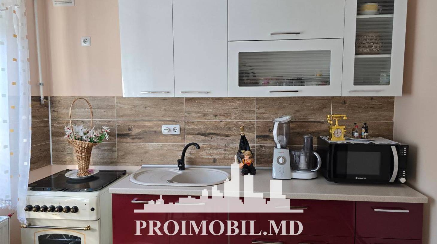 https://images.proimobil.md/h8G_U71gQlA4KE4xH1o_iyRc8BIcqPzOEy_LC-T0EaQ/watermark:0.75:so:0:30:0.39/resize:fill:1460:816:1/gravity:ce/bG9jYWw6Ly8vZXN0YXRlL2xyLzc5NzM5MzlkLTVjYjEtNDk1Mi05YmYzLTlkYmIxY2I4MWVkOC5qcGVn