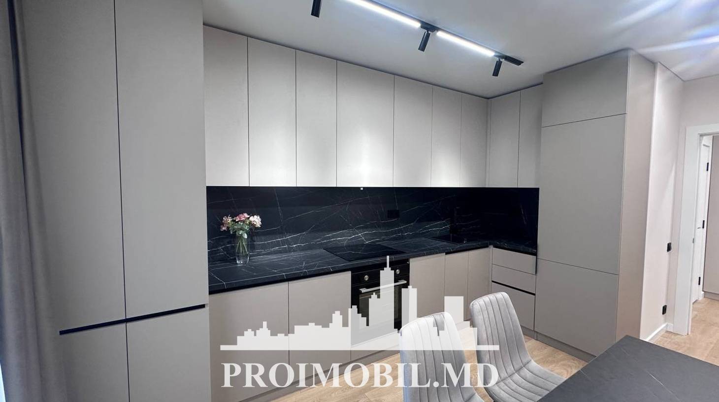 https://images.proimobil.md/hBUszNWM0gAqeIDV8Cy6hTJ-CE1idJYhVtN25G7J094/watermark:0.75:so:0:30:0.39/resize:fill:1460:816:1/gravity:ce/bG9jYWw6Ly8vZXN0YXRlL2xyLzFiYmNlNjQ4LWE4ZWMtNGI3My04ZTBhLTJmNTBhYTEwNWQ5MS5qcGVn