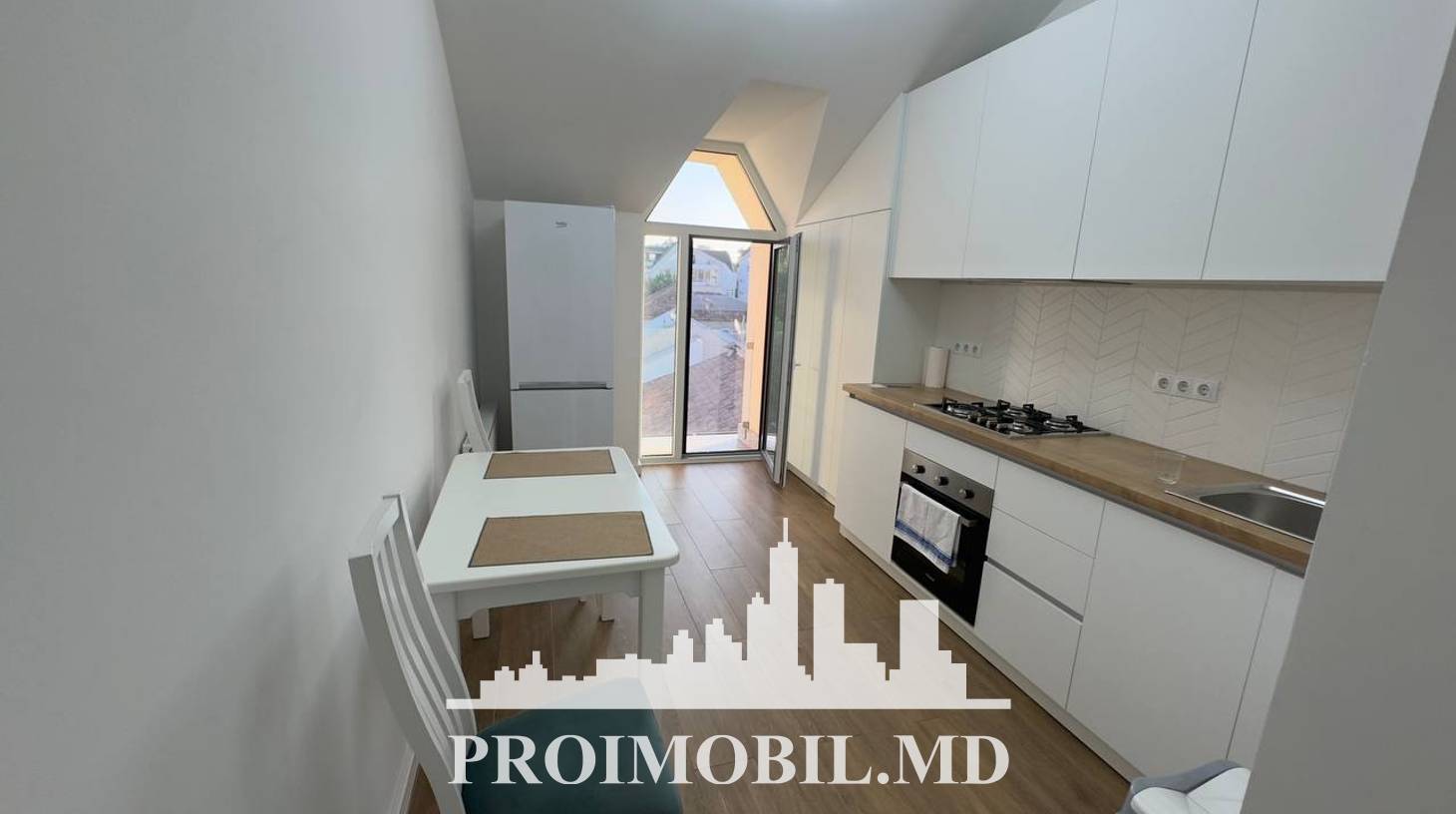 https://images.proimobil.md/hKJQ28lTpTCf4fQ4yxmYrRMeX5FoAVr1MI-zxgPY0t8/watermark:0.75:so:0:30:0.39/resize:fill:1460:816:1/gravity:ce/bG9jYWw6Ly8vZXN0YXRlL2xyLzgxNzY3MmZkLWVlNTMtNDE0NS05OGY0LTkzZTg4NzRhZTgzMy5qcGVn