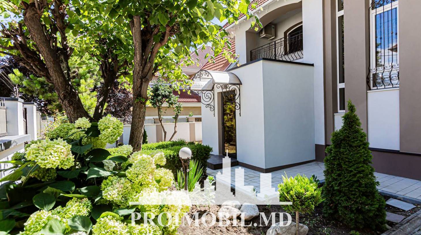 https://images.proimobil.md/hLvP0Bi-GSD2r3Wya4s7rnMMlMirySvqIyuW2vvYLDQ/watermark:0.75:so:0:30:0.39/resize:fill:1460:816:1/gravity:ce/bG9jYWw6Ly8vZXN0YXRlL2xyL2U5MTRhYzgwLTMxYTAtNGY3Ny1hYzk5LTQ0YjBhYTEyZTI4ZC5qcGVn