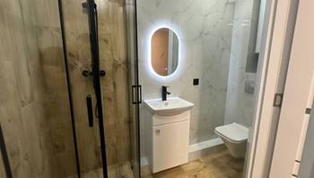 https://images.proimobil.md/hPYRGTLeho2QC_wTAVP4gOX1-TdU5R8CZz1O-X6-gYk/resize:fill:350:198:1/gravity:ce/bG9jYWw6Ly8vZXN0YXRlL2xyLzc0YTc1ODEwLWIwNDUtNGFlNC04Yzk3LWUzOTY4MWNmMWYzNS5qcGVn