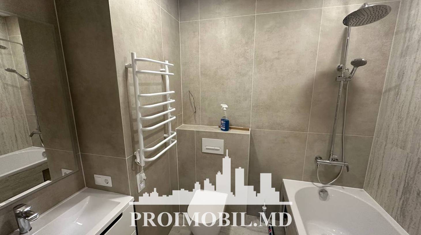 https://images.proimobil.md/hRxJNynVV1wzl4K3YiaFhfu6ty5WDA264pM4ykQ-RkE/watermark:0.75:so:0:30:0.39/resize:fill:1460:816:1/gravity:ce/bG9jYWw6Ly8vZXN0YXRlL2xyLzhjNGQ1MjgwLTBmZDItNDhjMS05MGZlLWUyYjc0ZDJjYjRiOS5qcGVn