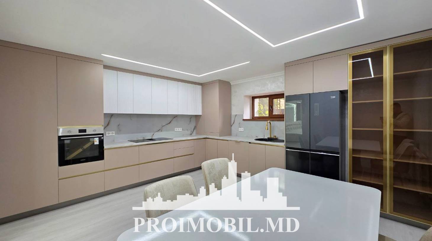 https://images.proimobil.md/hTOo6lpxvAqdu21ZYjQfDjqWfCOEx191dJLxvVWbR0k/watermark:0.75:so:0:30:0.39/resize:fill:1460:816:1/gravity:ce/bG9jYWw6Ly8vZXN0YXRlL2xyLzYxYjRiZDA0LTU0OTAtNDc2YS1iMDVjLWI4MGUzNWRkNDUzYy5qcGVn
