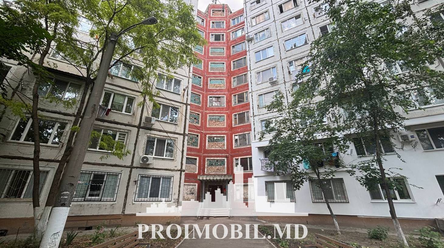 https://images.proimobil.md/hTxEcTOV99n41owr9SkNUHlpQD_ZAFZOP0ShyT-s8Uk/watermark:0.75:so:0:30:0.39/resize:fill:1460:816:1/gravity:ce/bG9jYWw6Ly8vZXN0YXRlL2xyLzYzZGRlYmY2LThjMmUtNDdiMy1hZGJkLWU1YjEyNDBiZDY3OC5qcGVn