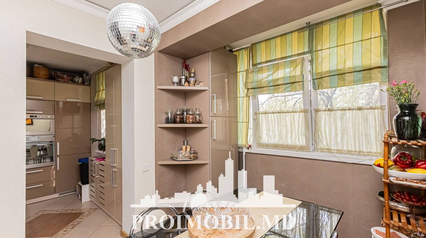 https://images.proimobil.md/hVkRh6nrINiexD3Yk_dWRi_kPfknpCHD8rEmjECEpZY/watermark:0.75:so:0:30:0.39/resize:fill:1460:816:1/gravity:ce/bG9jYWw6Ly8vZXN0YXRlL2xyL2EwZWRjOTU0LThlMmMtNDBjOC05Y2I2LTdhMTc1ZDgxOTI1YS5qcGVn