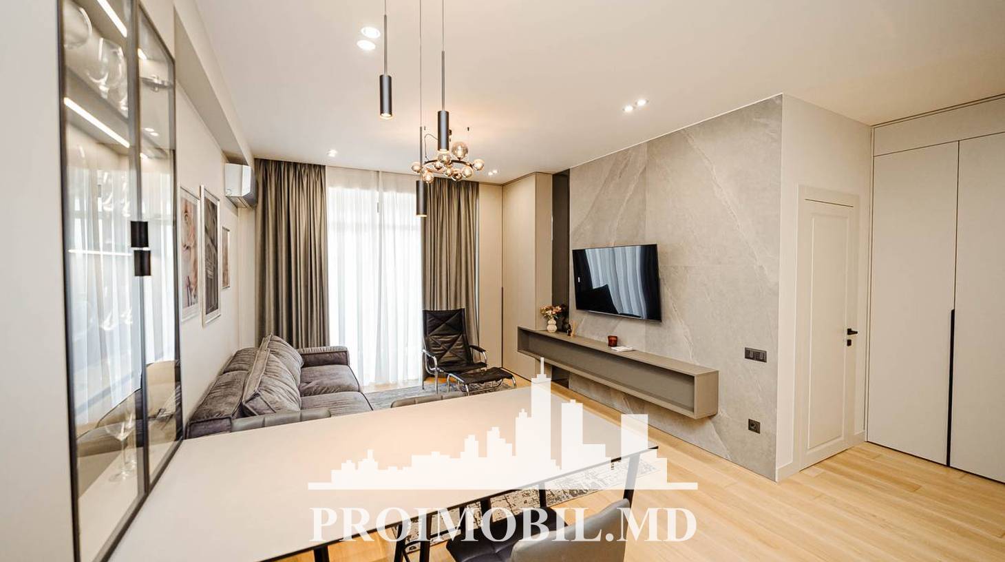 https://images.proimobil.md/hWH-wHrRPUexCWNskHj0L9VUUG__h8un1lGuCkPF7E4/watermark:0.75:so:0:30:0.39/resize:fill:1460:816:1/gravity:ce/bG9jYWw6Ly8vZXN0YXRlL2xyLzMyNzlmZTI4LWRkN2YtNDQxMi1hYmU3LTRmZDExNzU3ZTI2Ny5qcGVn