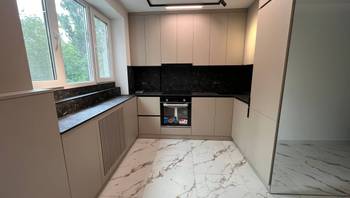 https://images.proimobil.md/h_rNIwwaXz5YlP8Ltj-LSFJl6uYgaEuvp2U2K0OtdO4/resize:fill:350:198:1/gravity:ce/bG9jYWw6Ly8vZXN0YXRlL2xyLzlmMDdjNTJmLTE2MmEtNDgwYS05NDMzLWExODVhZTVjZjhmNi5qcGVn