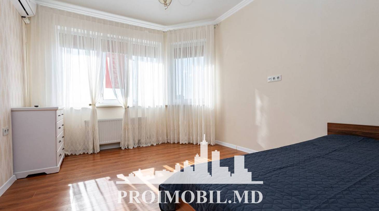 https://images.proimobil.md/haJxl3_EYGRSuhYZZ2tNIcLzUvtNq0S9KMJIjA9xevE/watermark:0.75:so:0:30:0.39/resize:fill:1460:816:1/gravity:ce/bG9jYWw6Ly8vZXN0YXRlL2xyLzgyY2ZkMGI3LTY0MGEtNGE4NC1iOGJkLWJlZmI2ZDRhZTEyYS5qcGVn