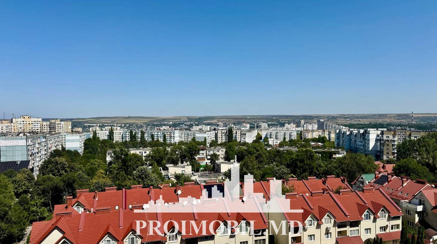 https://images.proimobil.md/havTZLnFVVDfZLVrLnqn_DQQ-qfSKWvTvNG_8_zklM0/watermark:0.75:so:0:30:0.39/resize:fill:1460:816:1/gravity:ce/bG9jYWw6Ly8vZXN0YXRlL2xyLzkxYTExNmMwLWNkNWMtNGNiMy1iNjViLWI4MzhkNWU3ZDlkZS5qcGVn