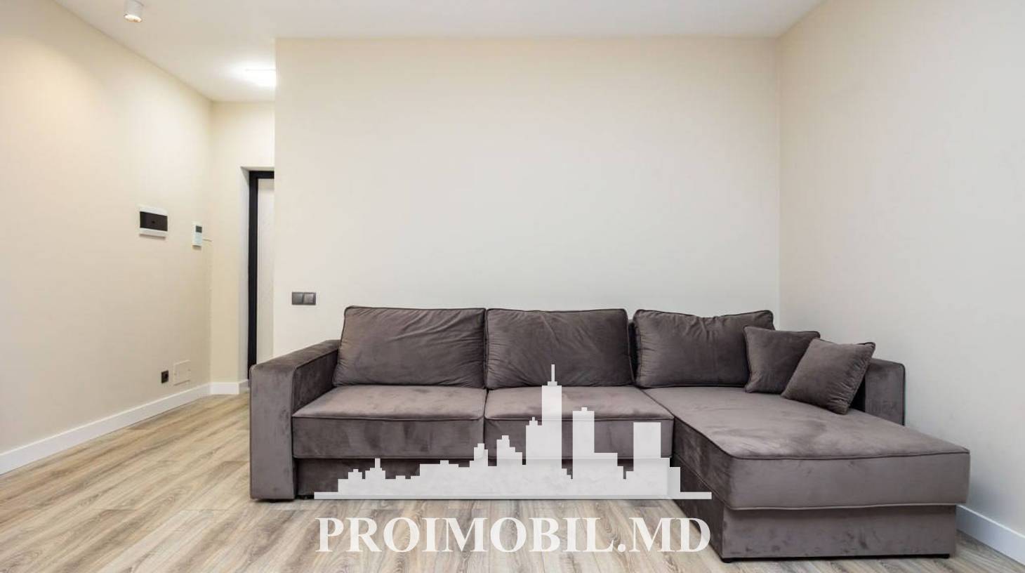 https://images.proimobil.md/hdAQRAYlTBtHZSpTqLYdN1U9tOjXz8YUQPXN_XGmqds/watermark:0.75:so:0:30:0.39/resize:fill:1460:816:1/gravity:ce/bG9jYWw6Ly8vZXN0YXRlL2xyLzZmYWU5ZTMxLTBkYjktNDFjYy1hYTdmLWM4M2FlYzYxNmEwNC5qcGVn