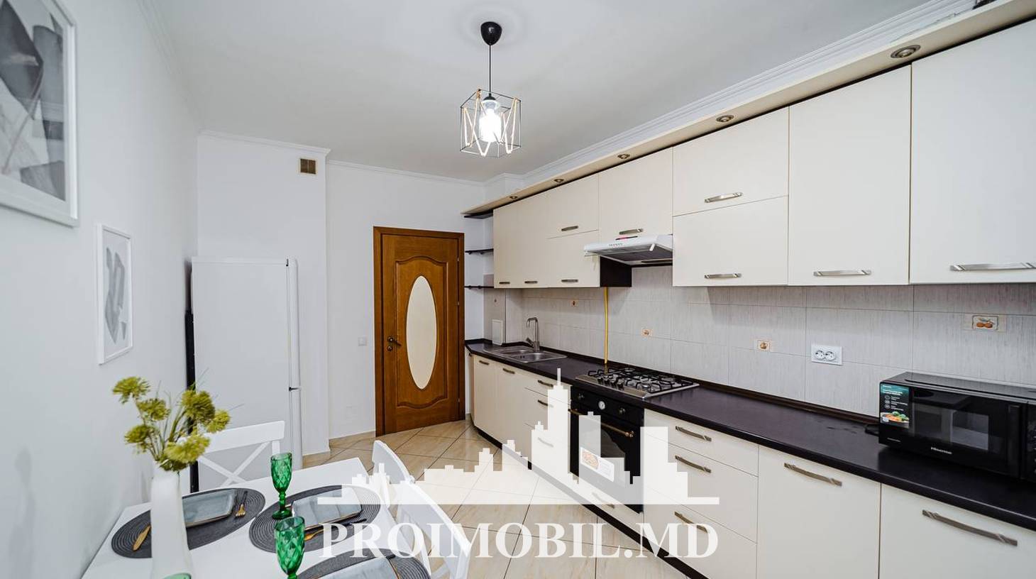 https://images.proimobil.md/hePjgwfqW6znefZ1ZxrhaTSSWuu_CgowC3AxnV-LGF4/watermark:0.75:so:0:30:0.39/resize:fill:1460:816:1/gravity:ce/bG9jYWw6Ly8vZXN0YXRlL2xyLzU5ZjE3YjNkLThlZmQtNDBiZi1iOWI5LWNiM2RkYzg3YmY1NC5qcGVn