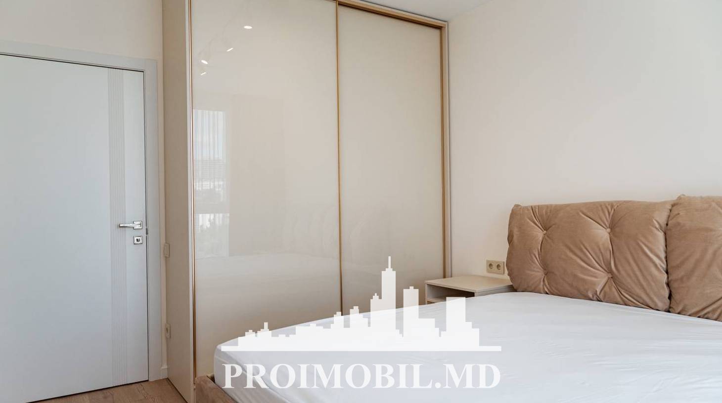 https://images.proimobil.md/hfQd07Q8T1v7zOozPNSbB_pfyzSU6hnUkhaYjVSO2Ts/watermark:0.75:so:0:30:0.39/resize:fill:1460:816:1/gravity:ce/bG9jYWw6Ly8vZXN0YXRlL2xyLzhlYjUwYjFkLTgwNDUtNGE5YS05YzRhLTgzMGI2ODc1NTQwMC5qcGVn