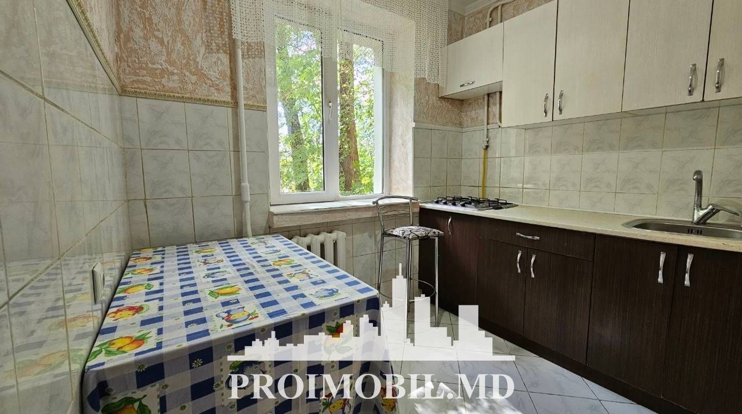 https://images.proimobil.md/hfSCChUlnov74lLbtNqyOt7O0ZY3byhk1nDwqKBaw34/watermark:0.75:so:0:30:0.39/resize:fill:1460:816:1/gravity:ce/bG9jYWw6Ly8vZXN0YXRlL2xyL2I1Njg0MTA1LTZlZTktNDI1YS05NjFiLTRjMzgxNDQyODA3My5qcGVn