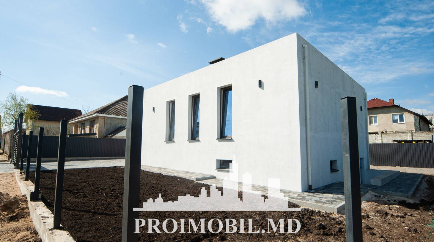 https://images.proimobil.md/hgjzlGwGNRYpQ0y0e6XPvGFDsPgHnrIB61WPZ4ZVSzs/watermark:0.75:so:0:30:0.39/resize:fill:1460:816:1/gravity:ce/bG9jYWw6Ly8vZXN0YXRlL2xyLzg0YzY2OGFkLTg2OWUtNDFlNi1hZmJjLTUxZGY5MzNkMDIxYS5qcGVn