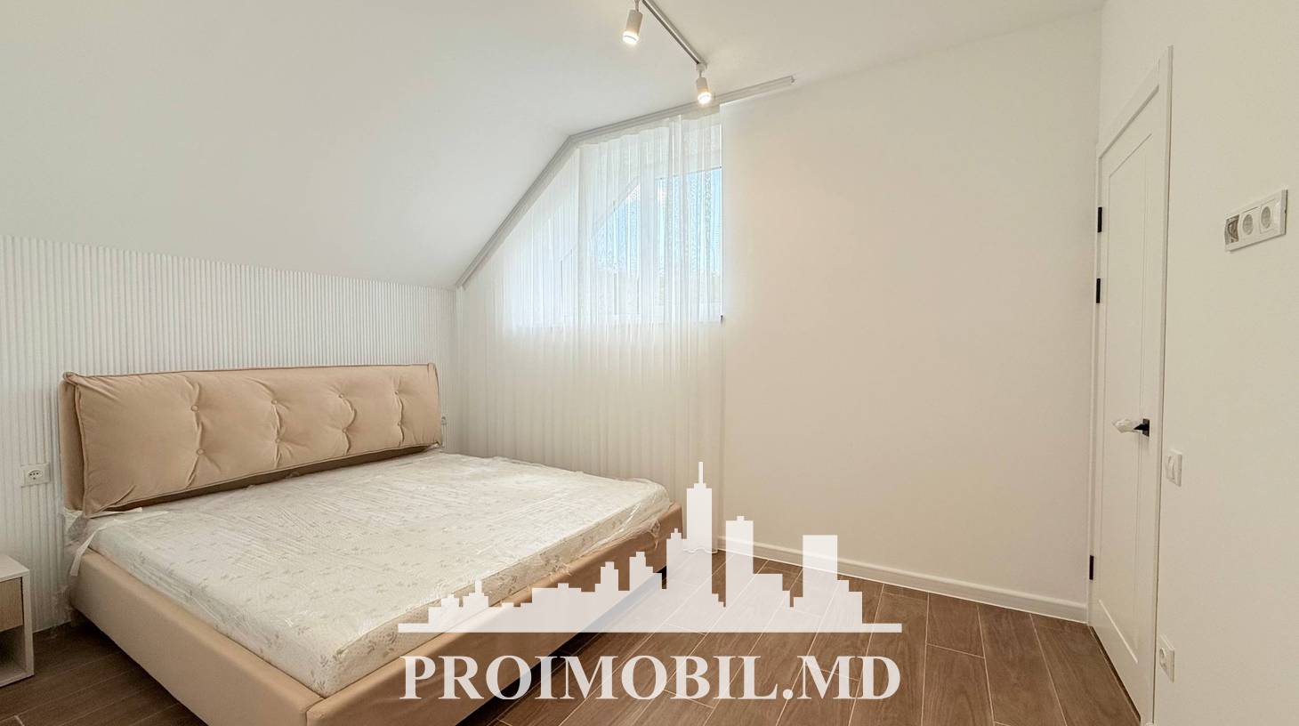 https://images.proimobil.md/hgrc-AFu0a7vnLXaxydPelBrkiO6ERUr4GcQloI9fvI/watermark:0.75:so:0:30:0.39/resize:fill:1460:816:1/gravity:ce/bG9jYWw6Ly8vZXN0YXRlL2xyL2U1NDY4NjU2LTJhZTItNDY3Zi1hZjE5LTZiMDNjNjdmZjk1NS5qcGVn