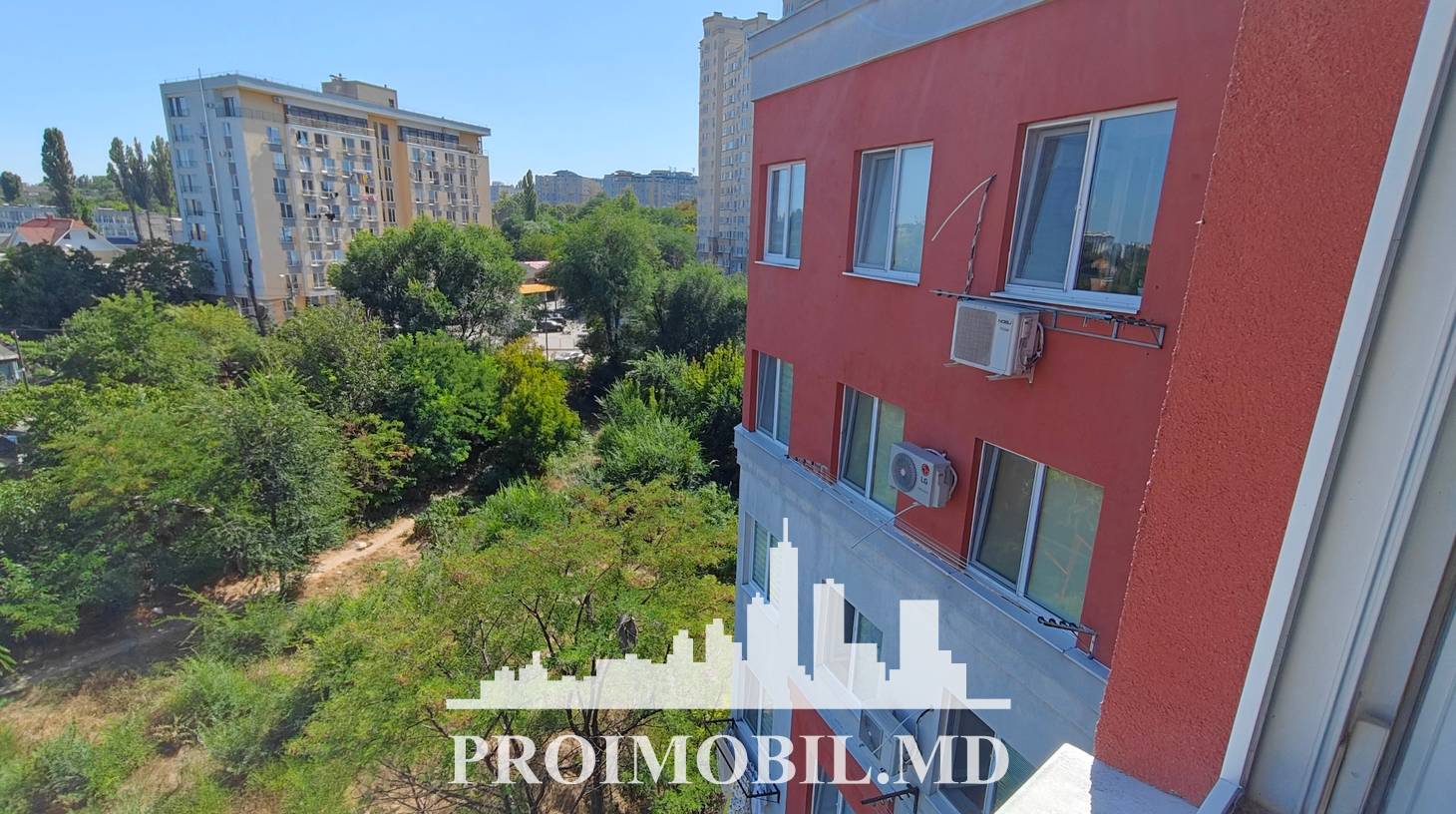 https://images.proimobil.md/hhA57PmzvAbAbaHvtd_YGwI9SlqG36xVcJO626x_5oA/watermark:0.75:so:0:30:0.39/resize:fill:1460:816:1/gravity:ce/bG9jYWw6Ly8vZXN0YXRlL2xyL2Y5MGJhNjJhLWYwMmQtNDY3OC1hNTQ2LTg0ZWM2MThiM2ZhMC5qcGVn