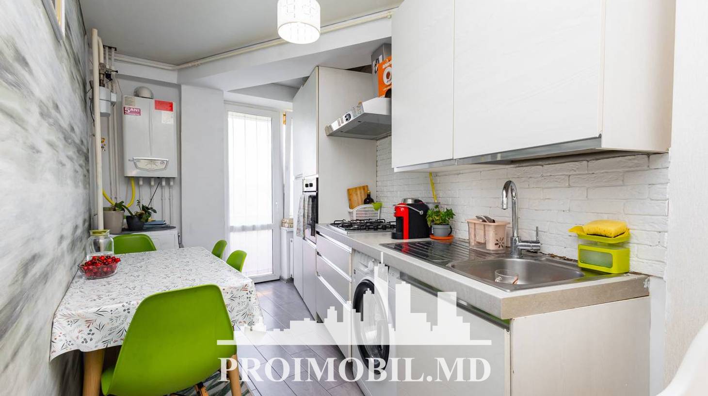 https://images.proimobil.md/hhAsKbE0riB7SI40qsnmGDin3XNuH6QLIltrFlCn4cM/watermark:0.75:so:0:30:0.39/resize:fill:1460:816:1/gravity:ce/bG9jYWw6Ly8vZXN0YXRlL2xyLzJkYzdkNjEyLWVjZWMtNDk5YS1hNWY2LTA2Y2RlYmQ3ZTU0ZS5qcGVn