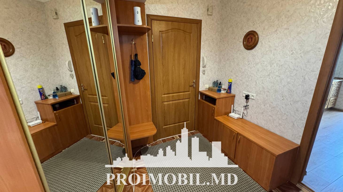 https://images.proimobil.md/hhJqdmH3SAMtY3Mu9r67EFsht9BoSW98lCuJuiy9ka0/watermark:0.75:so:0:30:0.39/resize:fill:1460:816:1/gravity:ce/bG9jYWw6Ly8vZXN0YXRlL2xyLzU3ZWVmODkzLTZlZDMtNGRkNS1hMjc5LTg1OTBmMjA4NzVlYS5qcGVn