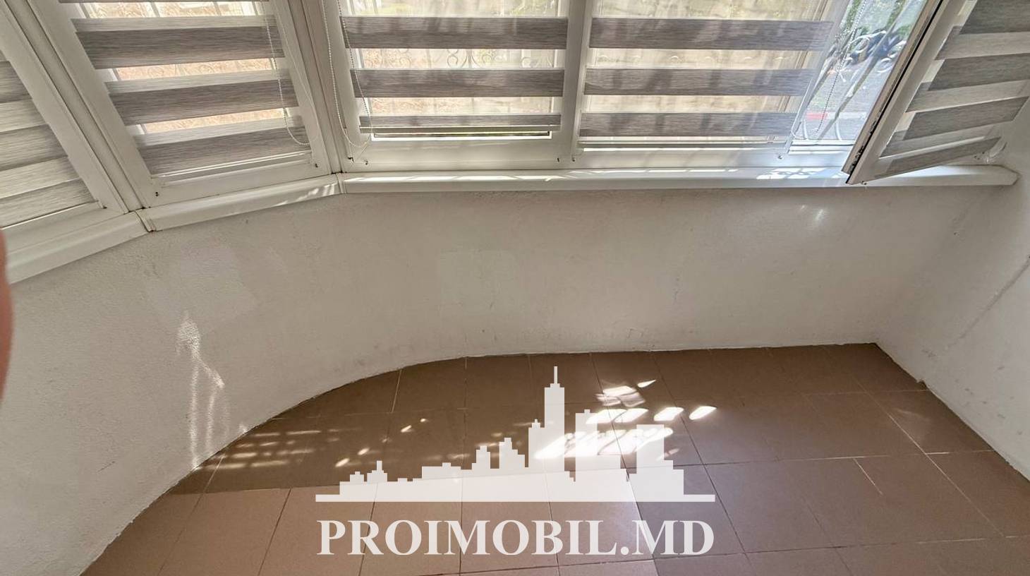https://images.proimobil.md/hhXDtjiQW-5e6kqTi4x2kXcIgAI6HAJOXdvEh464UUo/watermark:0.75:so:0:30:0.39/resize:fill:1460:816:1/gravity:ce/bG9jYWw6Ly8vZXN0YXRlL2xyLzZhOTk5MzU2LTk4YjEtNDViNy04ZGVkLTJkMDlkYWM2MzdmYS5qcGVn