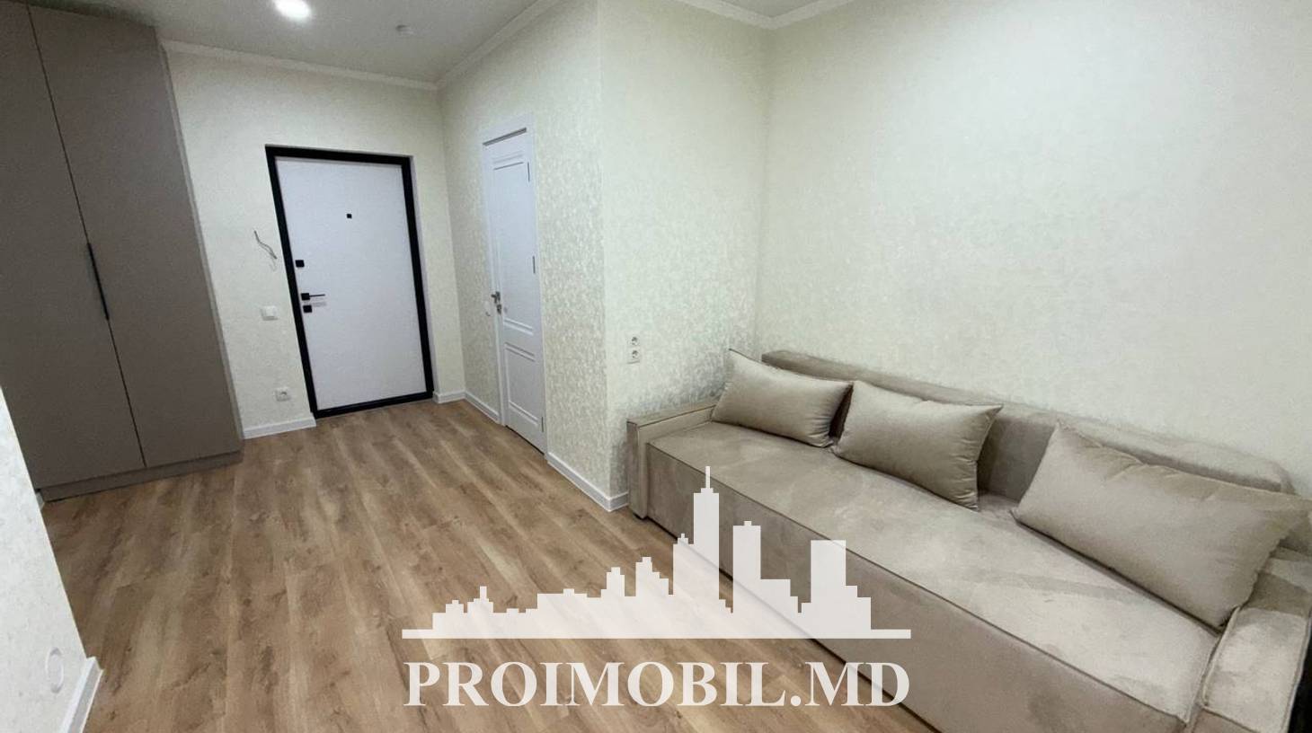 https://images.proimobil.md/hleWEFx0pV2J7XvT4ccMmIUj_YVU7-aCLYzEAY1Q6qQ/watermark:0.75:so:0:30:0.39/resize:fill:1460:816:1/gravity:ce/bG9jYWw6Ly8vZXN0YXRlL2xyLzM4Njg3ZmY3LTYzMDYtNGE1MS05YjA2LTk2MTAwZDk5YTZkMi5qcGVn
