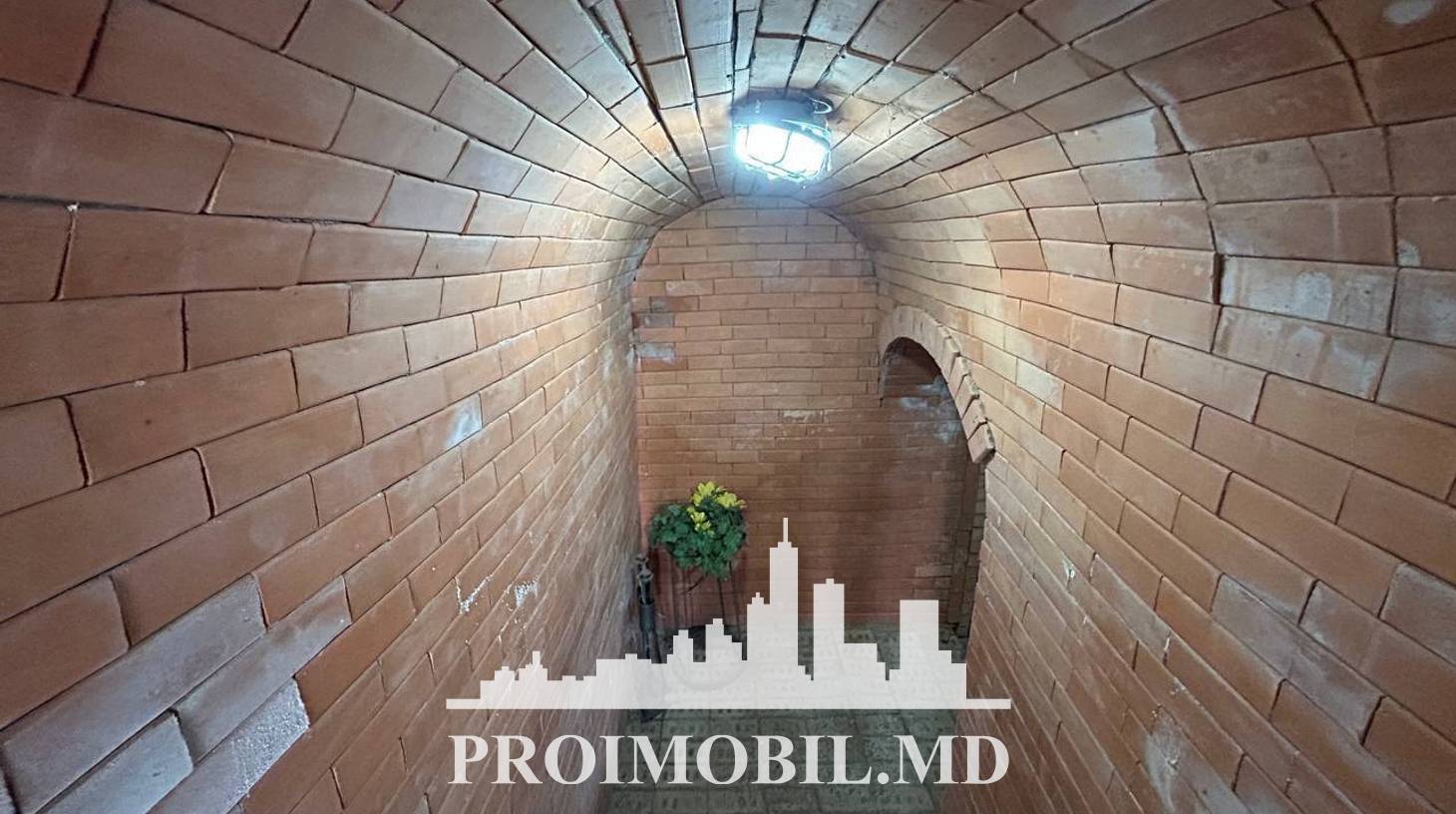 https://images.proimobil.md/hmridYvzNQbCIkfh9QLQ47dz33w2ldRhc-Zrx8bvWEo/watermark:0.75:so:0:30:0.39/resize:fill:1460:816:1/gravity:ce/bG9jYWw6Ly8vZXN0YXRlL2xyLzk0YjhlYjVjLTI0YWItNDM5Ny1iNTM4LTRlZGUyYjM5YjQ0NC5qcGVn