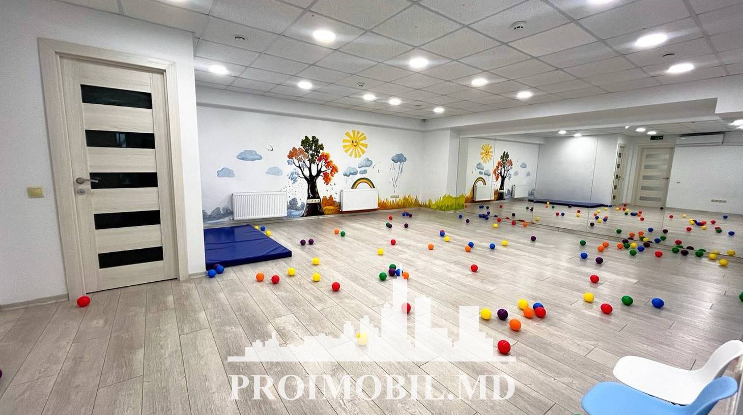 https://images.proimobil.md/hnN2_bCvmqKJYbZfrTrWneons_E3uX-jjzbg2JGf7Pg/watermark:0.75:so:0:30:0.39/resize:fill:1460:816:1/gravity:ce/bG9jYWw6Ly8vZXN0YXRlL2xyLzUxMDMyOTdhLTgwY2EtNDg0OC04ZjZhLWMyOGJiNWExNGMwZC5qcGVn